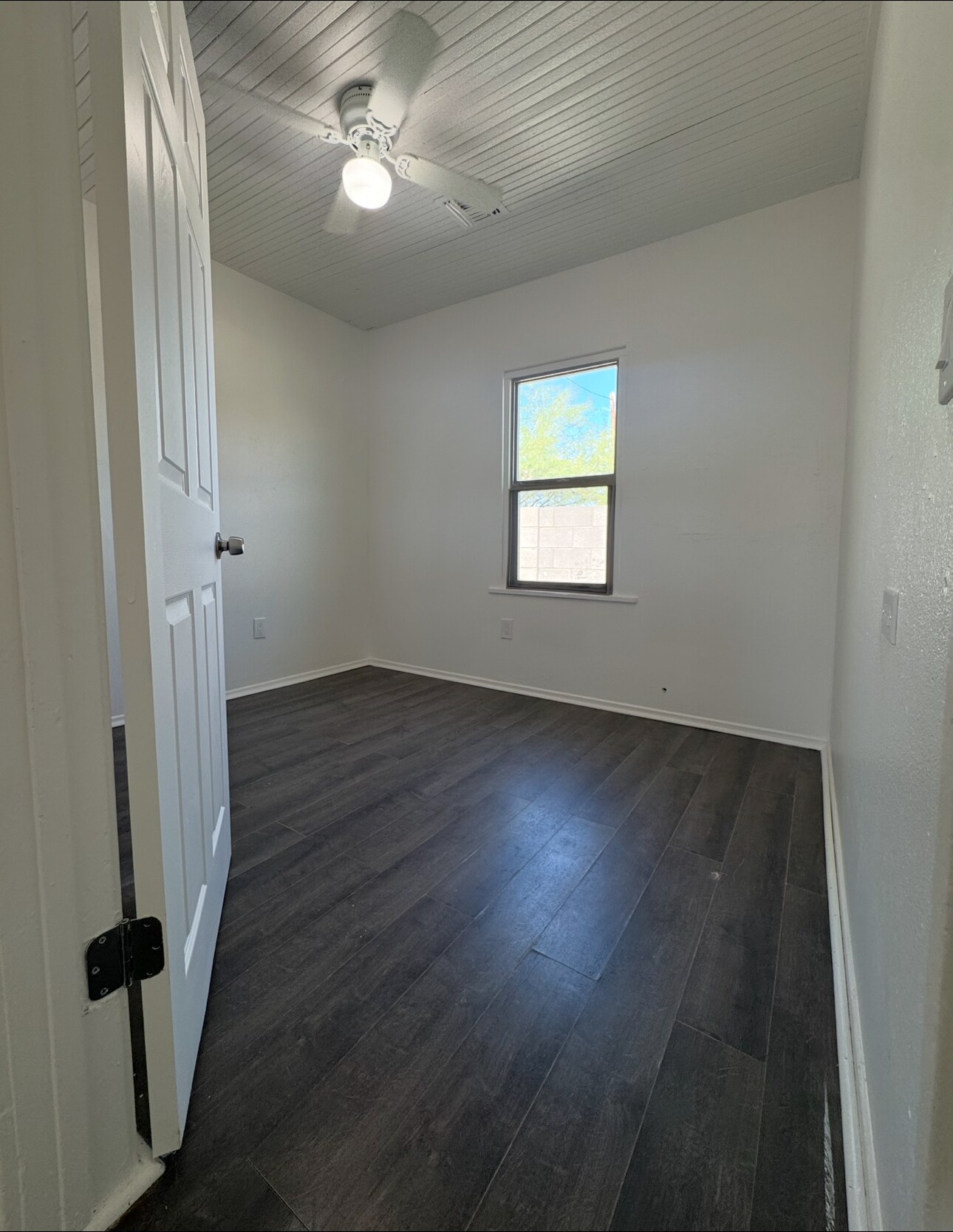 Building Photo - 5518 E Calle Encinas