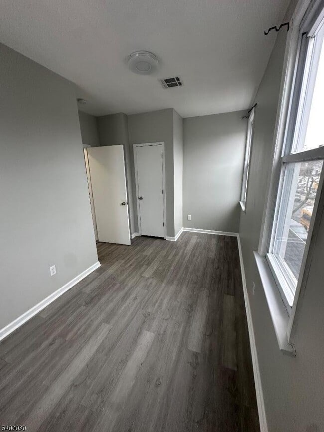 Building Photo - 255-257 E 16th St