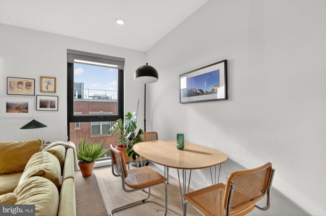 Building Photo - 2007 Cambridge St