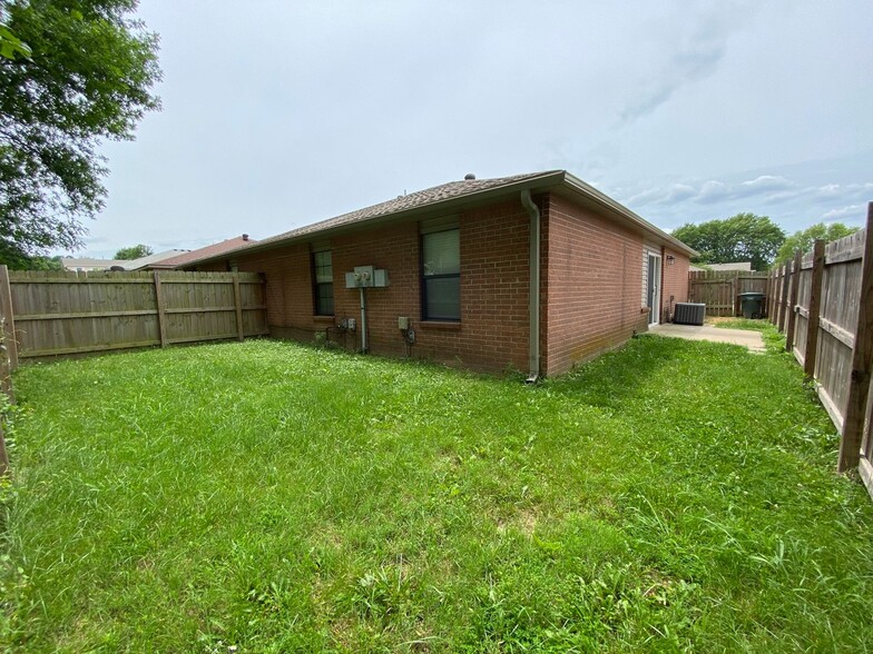 Building Photo - 1660 N Dawn Dr