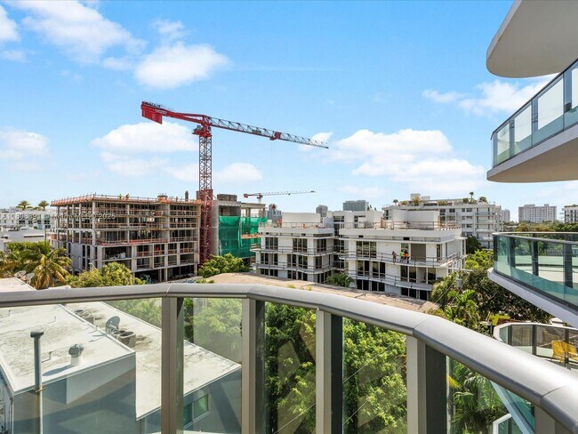 Building Photo - 9901 W Bay Harbor Dr