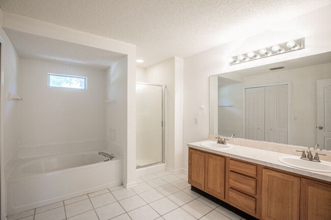 Building Photo - Great Rental in The Valley!