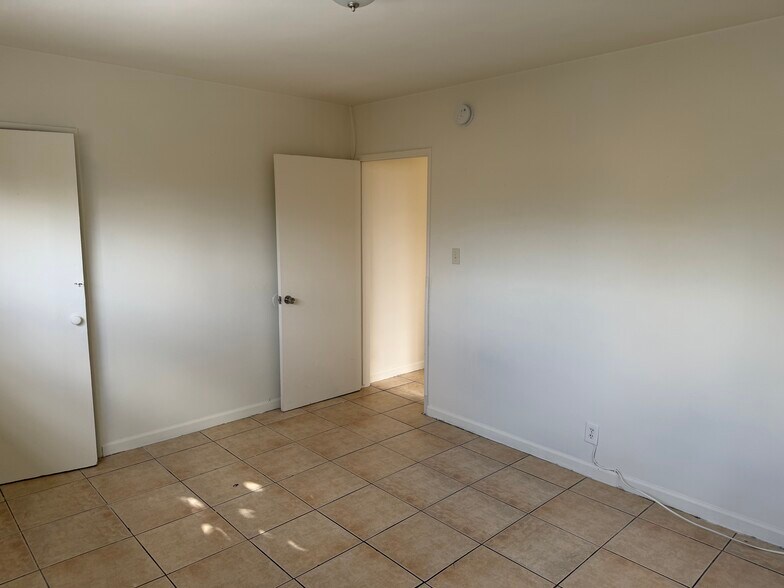 Building Photo - 15231 Acre St