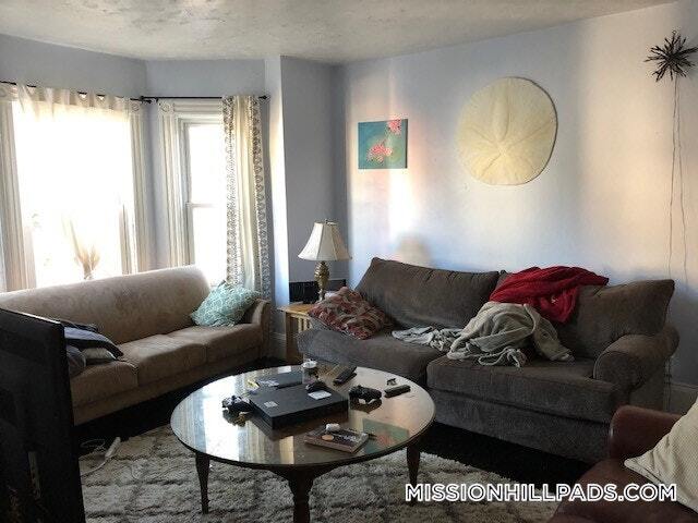 Building Photo - 40 Hillside St