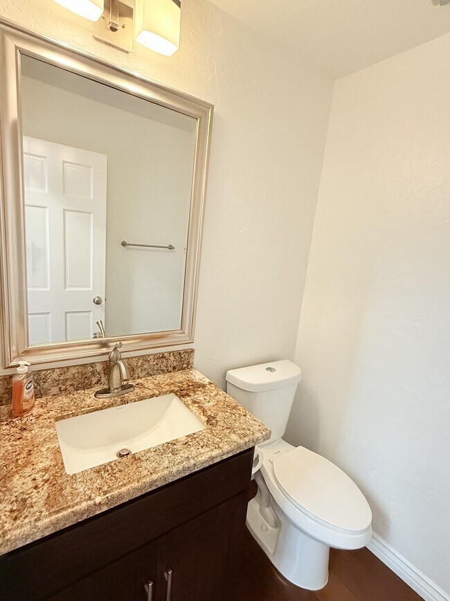 Building Photo - 2561 Navarra Dr