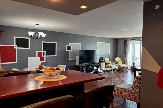 Building Photo - 2000 Linwood Ave