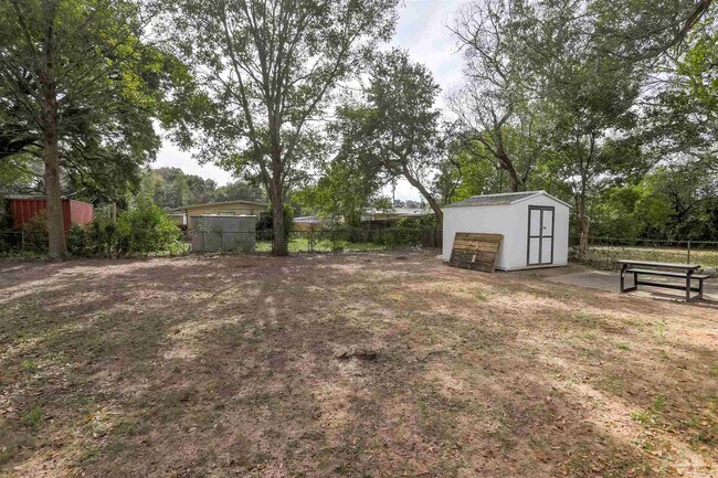 Building Photo - 925 Twinbrook Ave