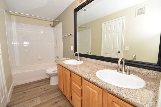 Building Photo - BEAUTIFUL 2 BED, 2 BATH CONDO AT MORGYN RI...