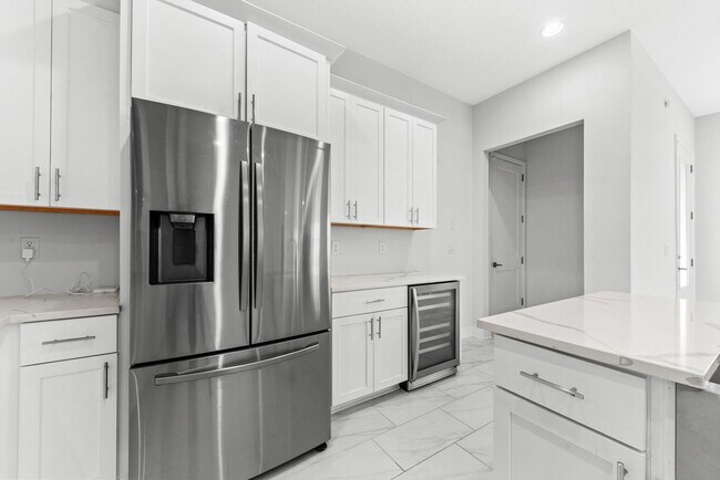 Building Photo - 3 Bedroom, 2.5 Bath Townhome in BEACHWALK ...