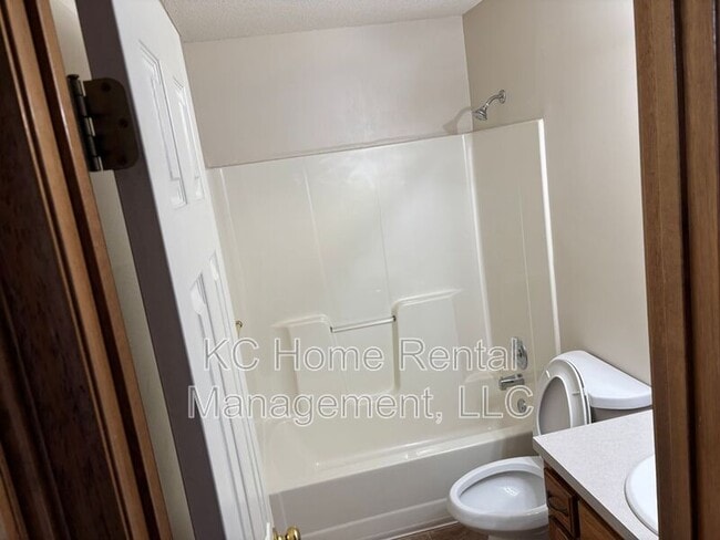 Building Photo - 501 Regina Ct