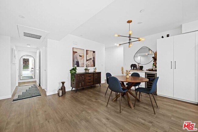 Building Photo - 118 Kings Rd