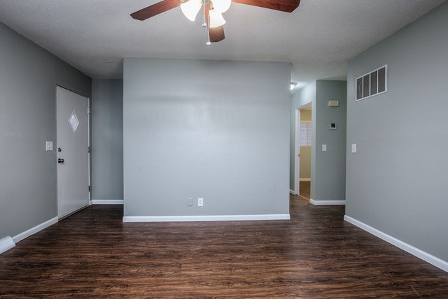 Building Photo - 510 NE Corder St