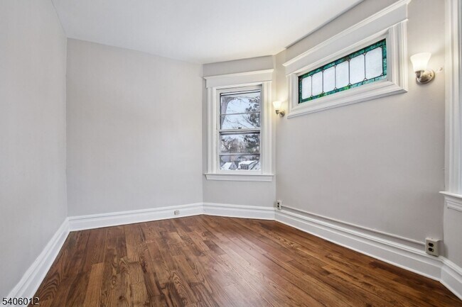 Building Photo - 99 Lincoln St