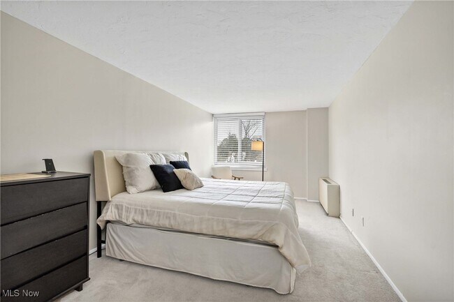 Building Photo - 12900 Lake Ave