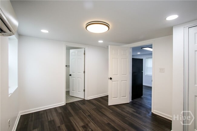 Building Photo - 1904 E 51st St