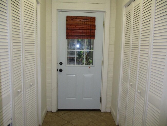 Building Photo - 112 Highland Ave