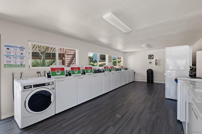 Building Photo - Loft Style One Bedroom Condo in Mission Valley