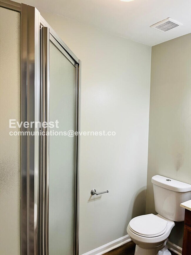 Building Photo - Limited Time Special Offer / 3 Bed, 2 Bath Home with Off-Street Parking / Pet-Friendly / Availabl...