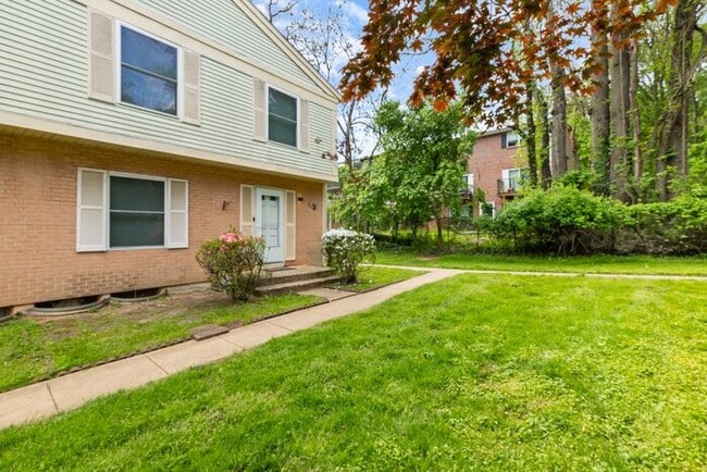 Building Photo - 43 Woodenbridge Ct