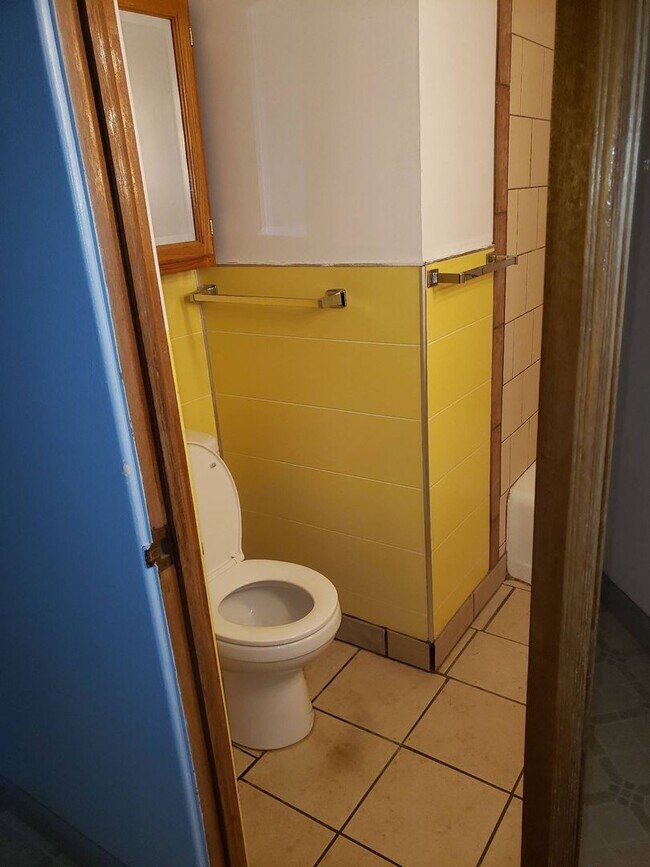 Building Photo - 1065 NE Duncan Ln