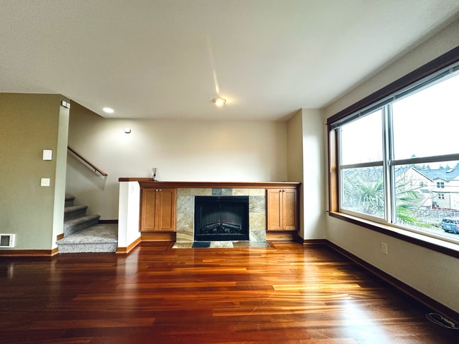 Main floor - Living room - 9025 18th Ave SW