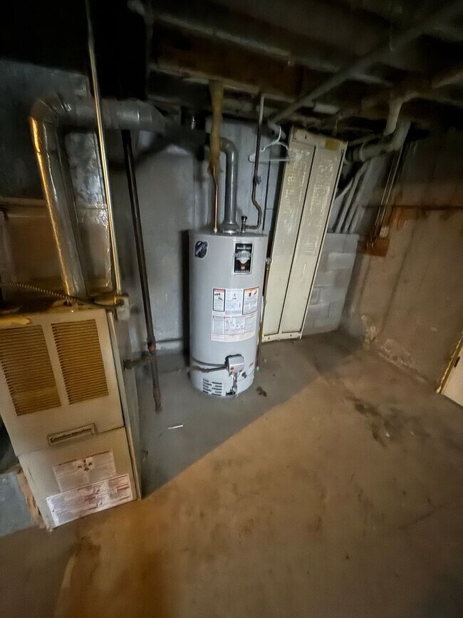 Building Photo - 136-138 West Yarmouth Road