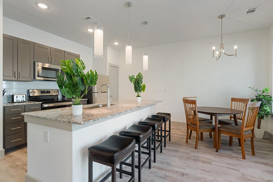 Building Photo - 12100 1/2 Ferrystone Glen Drive-SI ID1240333P