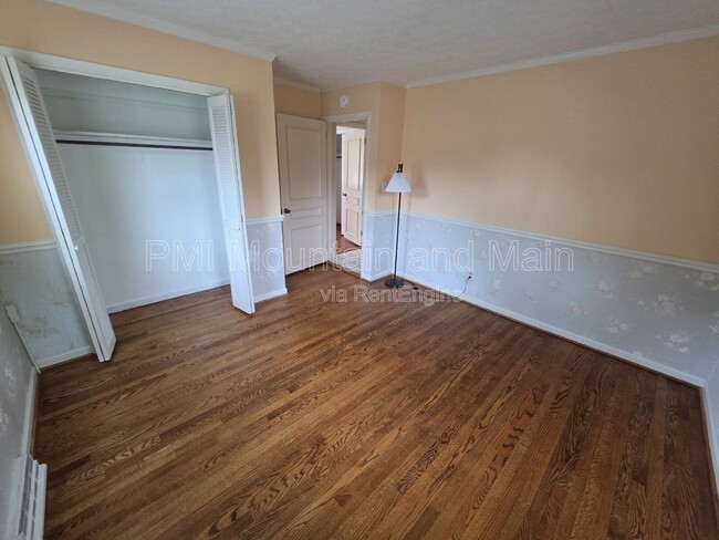 Building Photo - 15 Ginell Cir