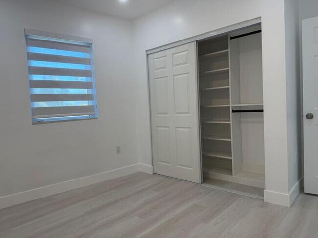 Building Photo - 501 El Prado