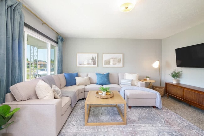 Building Photo - 8910 Cambridge Dr