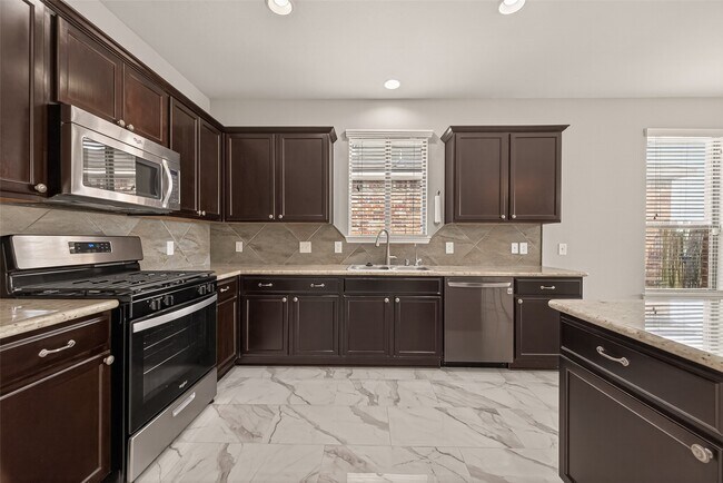 Building Photo - 8110 Running Brook Ln