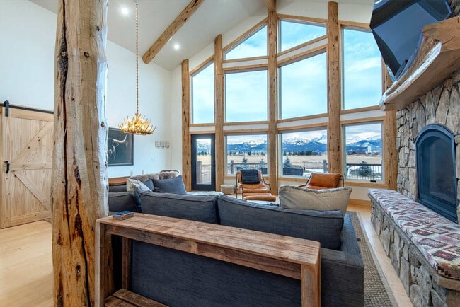 Building Photo - 4535 Roxanne St