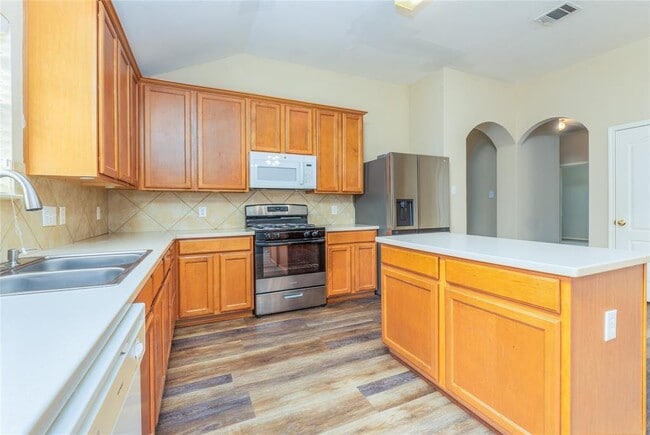 Building Photo - 116 Amberwood Ct