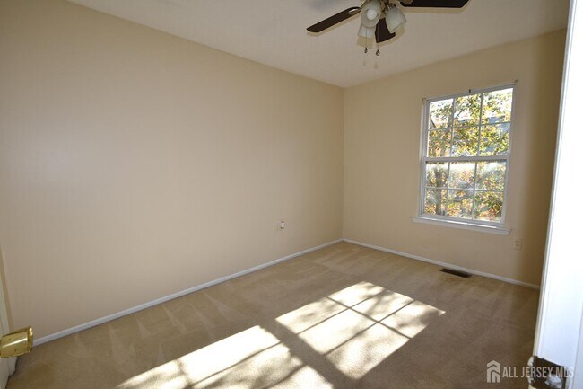 Building Photo - 56 Sassafras Ct
