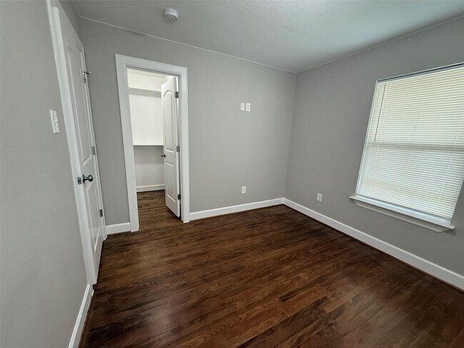 Building Photo - 1146 Majestic St