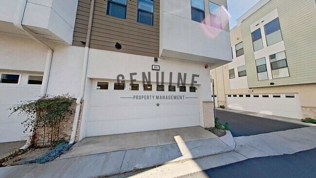 Building Photo - Beautifully Furnished 3Bd 3.5Ba Condo in Costa Mesa