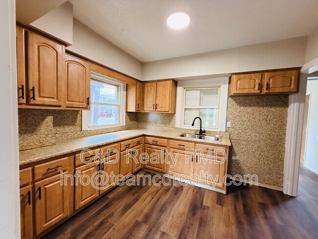 Building Photo - 16105 Walden Ave
