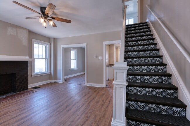 Building Photo - 68 Dewey St