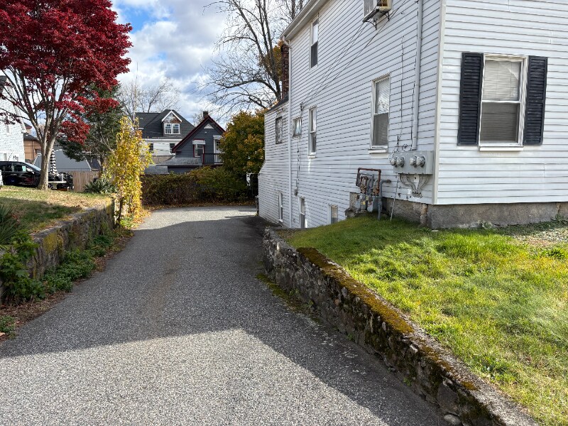 Building Photo - 53 School St