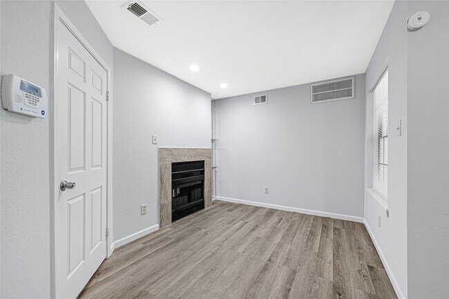 Building Photo - 16800 Sugar Pine Dr