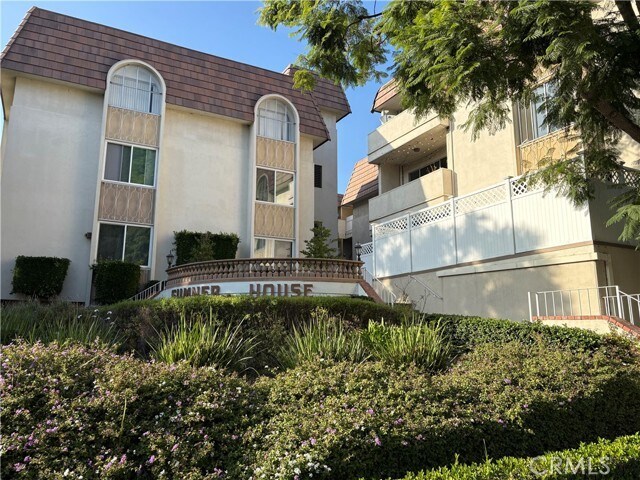 Building Photo - 5625 N Sumner Way