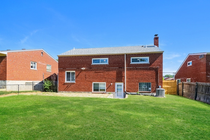 Building Photo - 5511 Woodhaven Dr