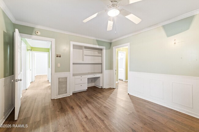 Building Photo - 416 W St Paul St