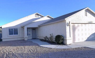 Building Photo - Charming 3+2 home in the heart of Kingman!
