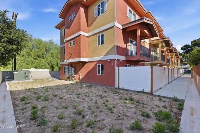 Building Photo - 1740 Patricia Ave