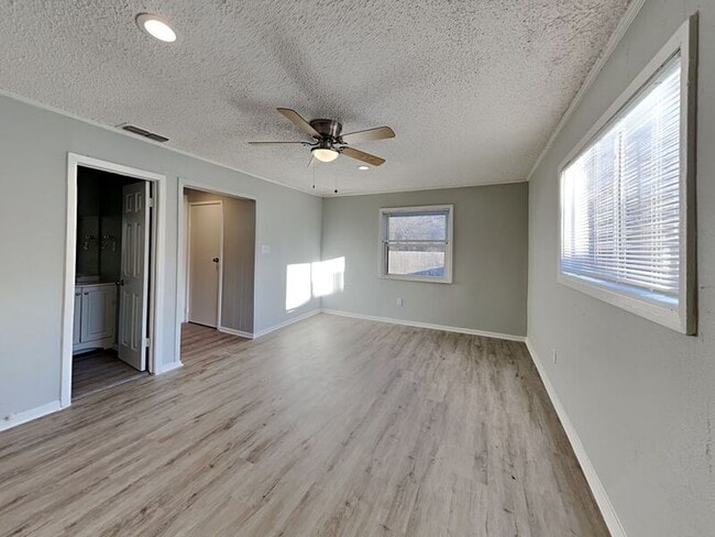 Building Photo - 4725 Dilworth Ct