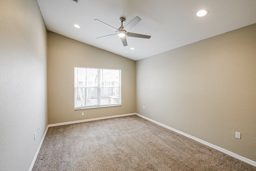 Building Photo - 1538 SE 20th Pl