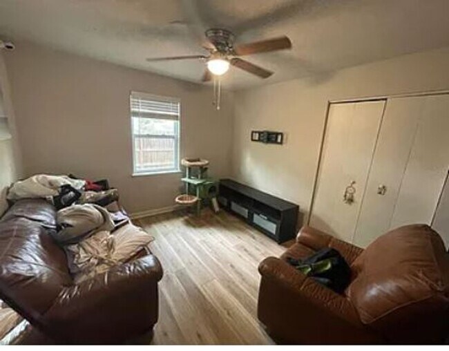 Building Photo - Spacious 3 Bed, 2 Bath Home with Workshop ...