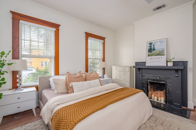 Building Photo - Bungalow Heaven in Baldwin Park!