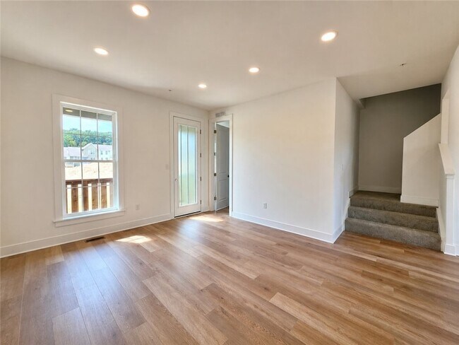 Building Photo - 307 Palisade Wy